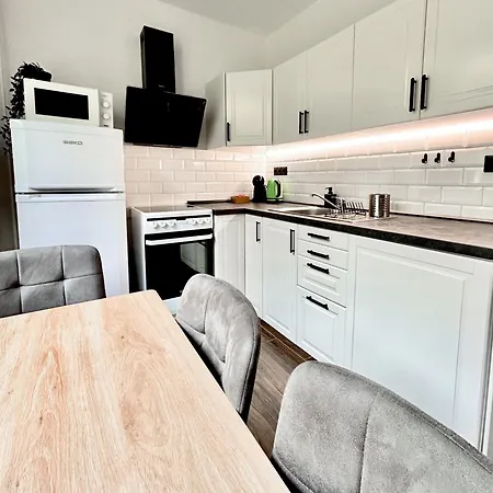 Lilly - Free Parking