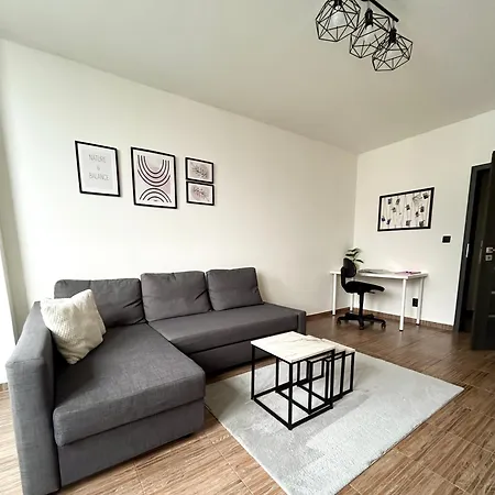 Lilly - Free Parking *