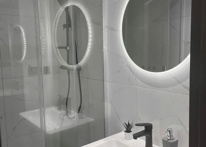 Lilly - Free Parking